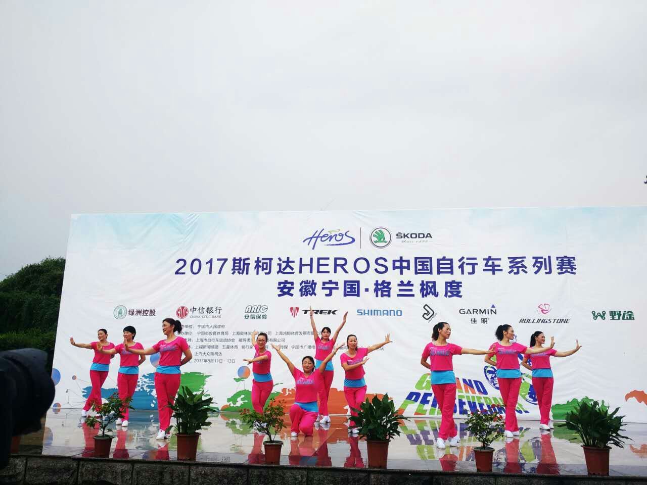 1-寧國(guó)市政府廣場(chǎng)，開(kāi)幕式前的演出