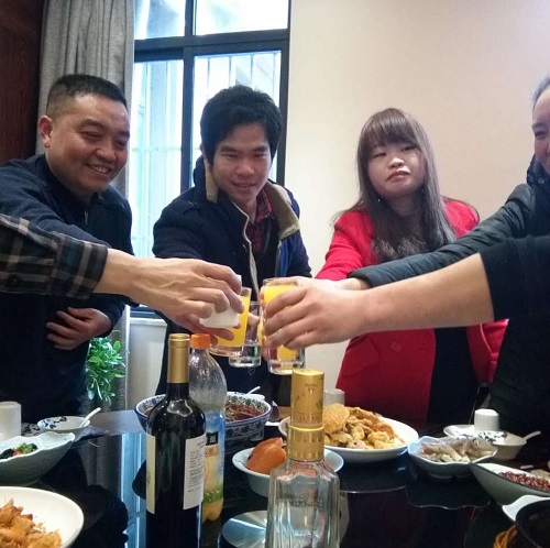 尊龙凯时的年味不一樣！----尊龙凯时為一線員工獻上除夕“愛心團圓”飯
