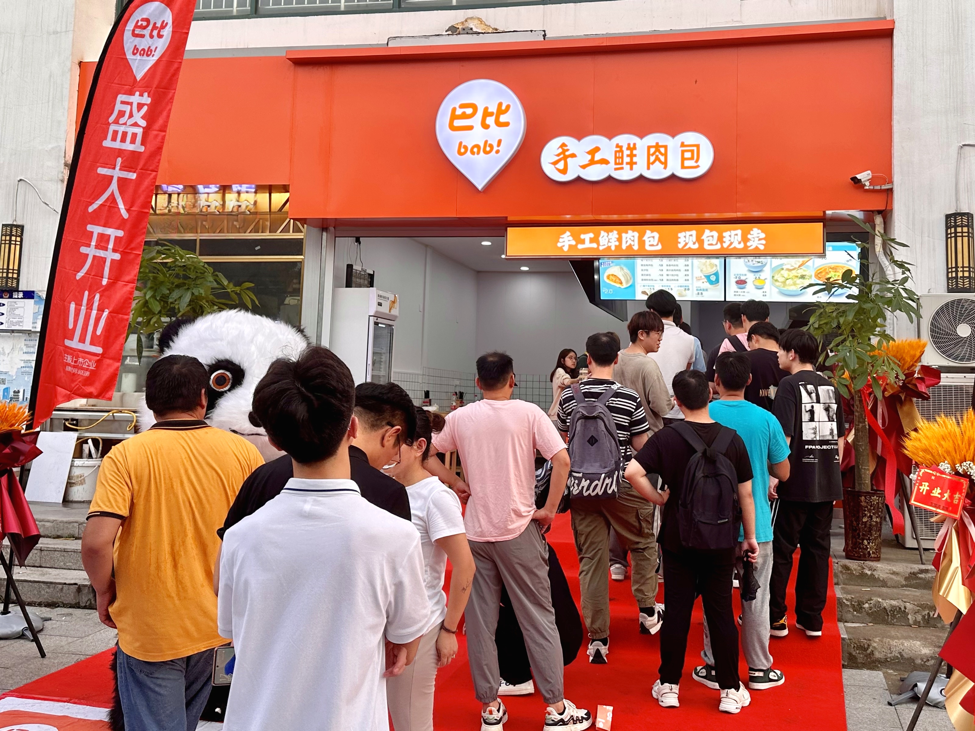 尊龙凯时“回家了”！安徽10店連開，下午4點還得排隊！
